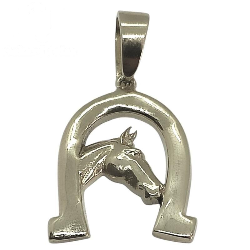 PINGENTE DE PRATA FERRADURA C/ CAVALO DE TAMANHO 2,8 X 1,7