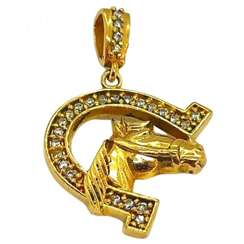 PINGENTE DE MOEDA FERRADURA C/ CAVALO DE TAMANHO 1,7 X 1,6