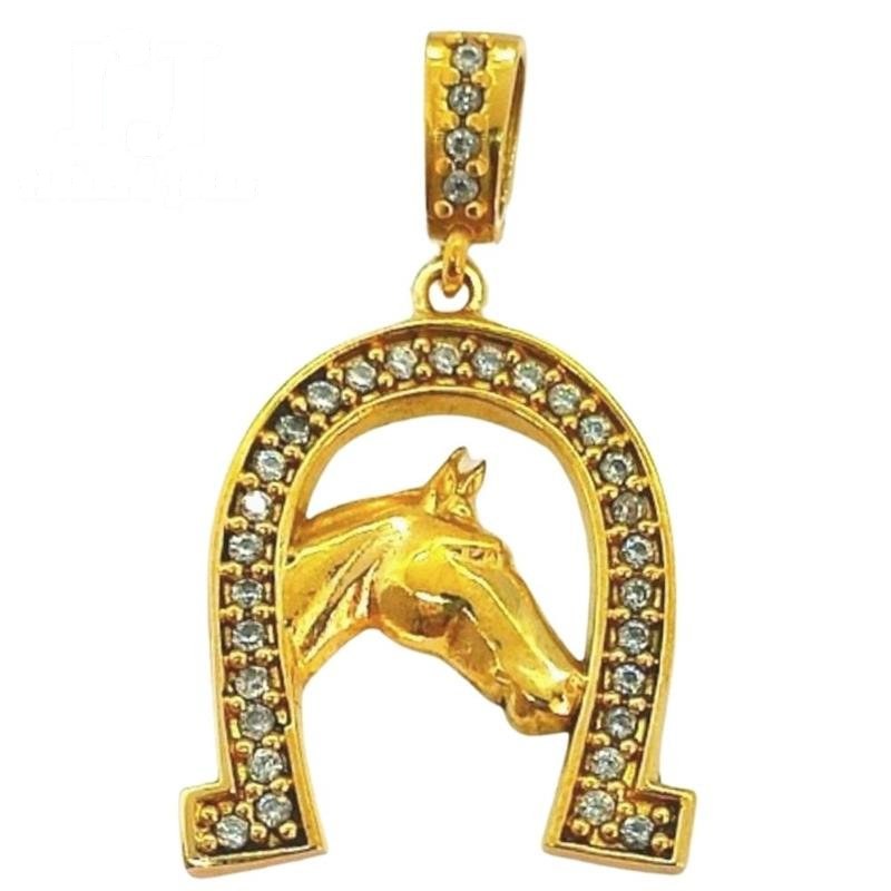 PINGENTE DE MOEDA FERRADURA C/ CAVALO DE TAMANHO 2,8 X 1,7