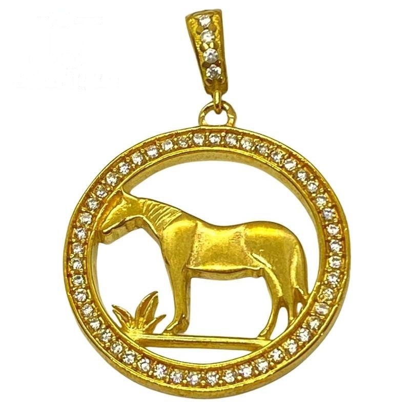 PINGENTE DE MOEDA CAVALO DE TAMANHO 2,5 X 2,5 C/ 51 PEDRAS