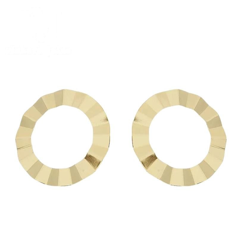 BRINCO FOLHEADO A OURO CÍRCULO VAZADO DETALHADO (43MM)
